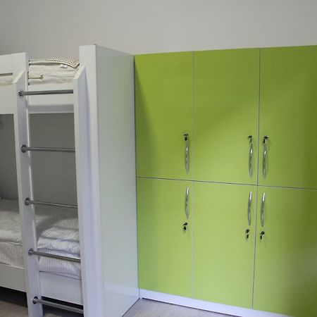 Park Hostel Oš Esterno foto